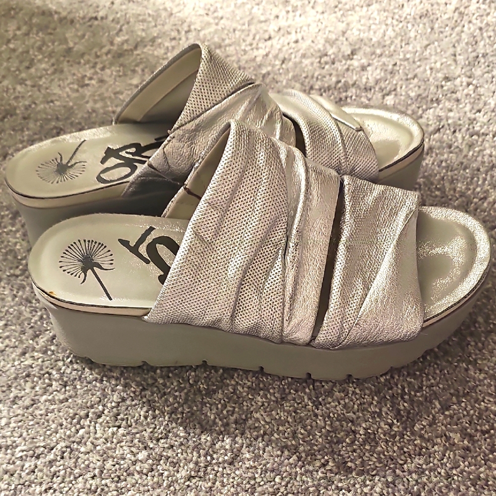 OTBT Weekend Silver Platform Slide Wedge Sandals Sz 7